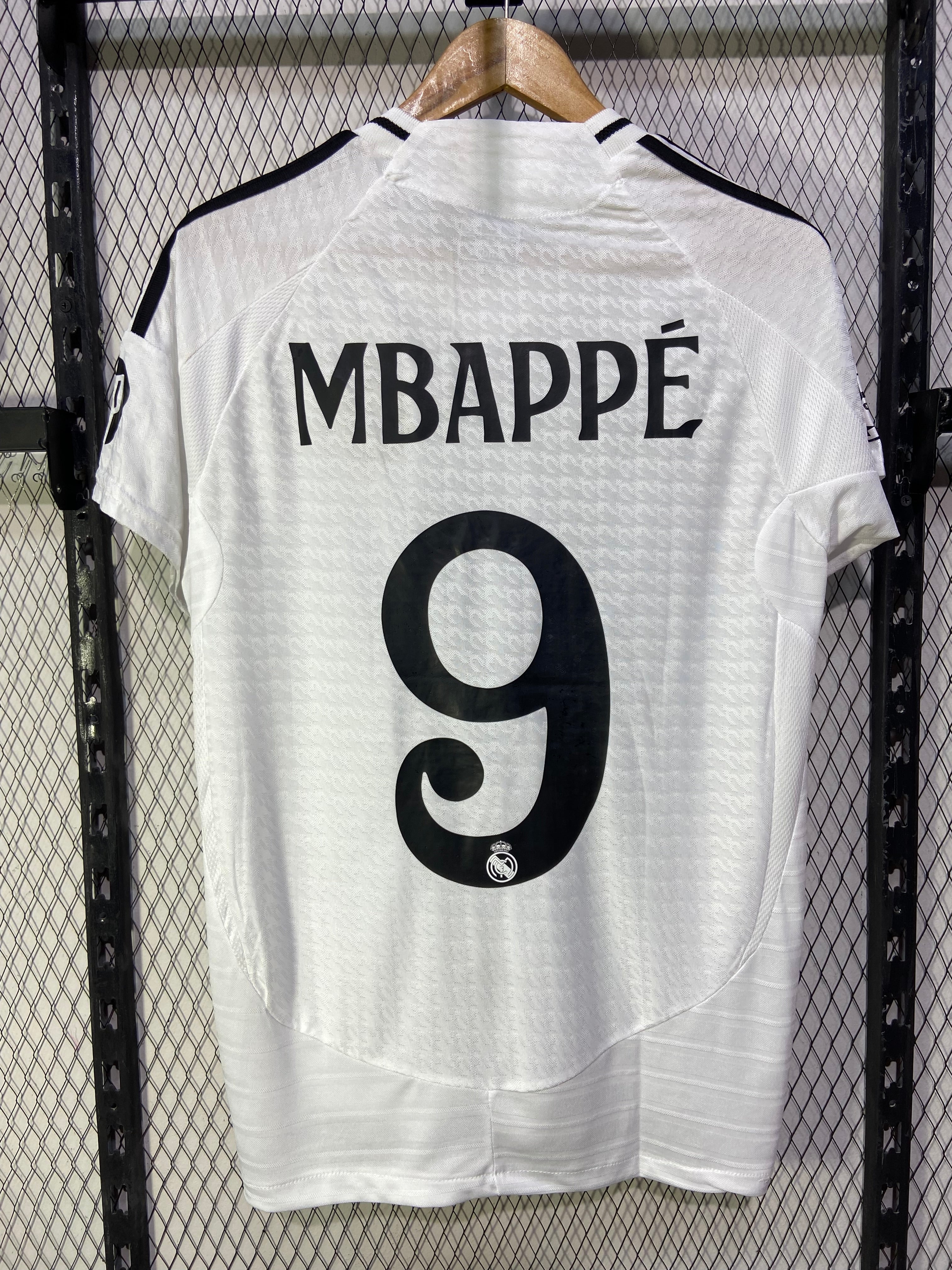 Real Madrid 2024-25 Home Kit (تطريز)