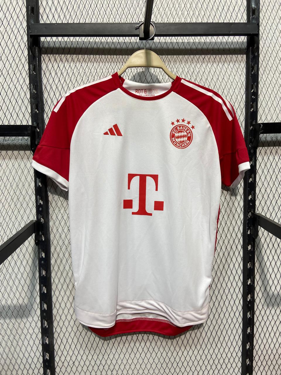 Bayern Munchen 2022-23 Away Kit